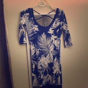 scoop neck strappy back hollister top